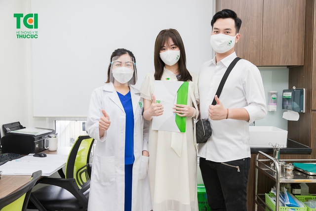Diễn viên Phạm Anh Tuấn cùng vợ đi khám thai và đăng ký gói thai sản tuần 12