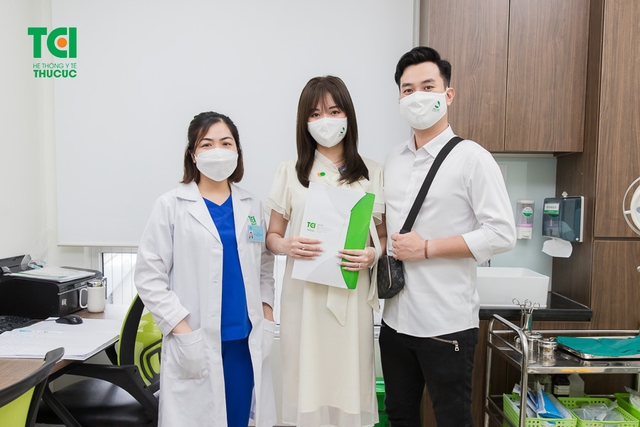 Diễn viên Phạm Anh Tuấn cùng vợ đi khám thai và đăng ký gói thai sản tuần 12