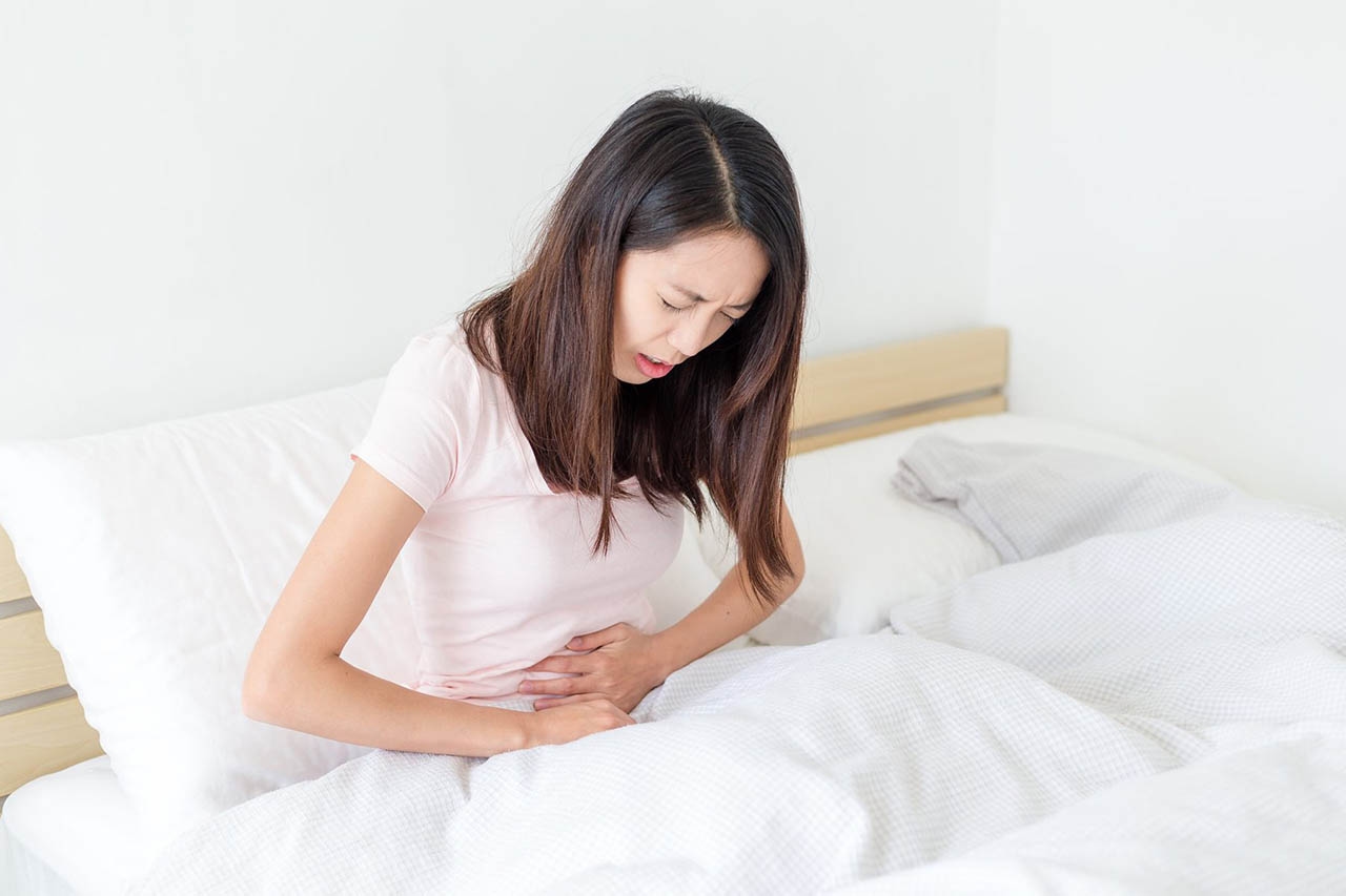 Mẹ bị bế sản dịch sau mổ đẻ có cần điều trị không?