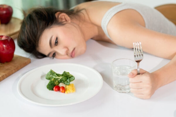 Ăn uống đúng cách khi bị đau dạ dày