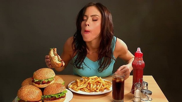 Ăn uống không điều độ là một trong những nguyên nhân gây bệnh