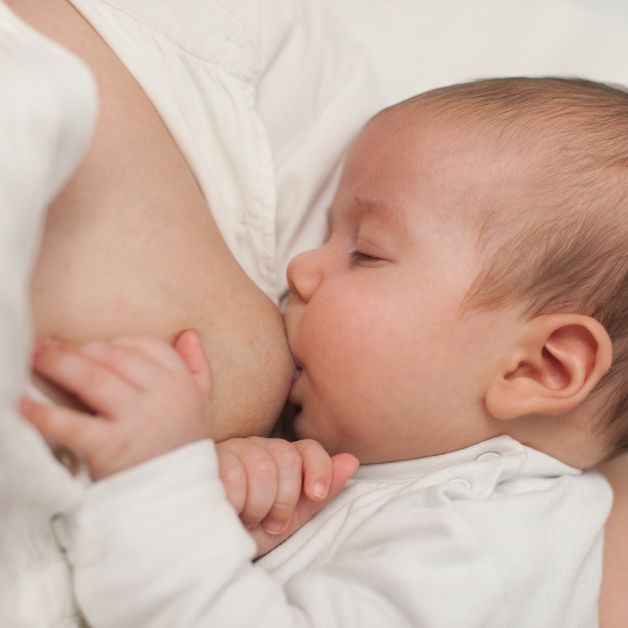Mẹ cần làm gì khi tắc tia sữa nổi hạch ở nách