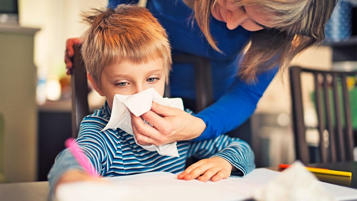 Nên làm gì khi nhận thấy biểu hiện trẻ bị cảm lạnh
