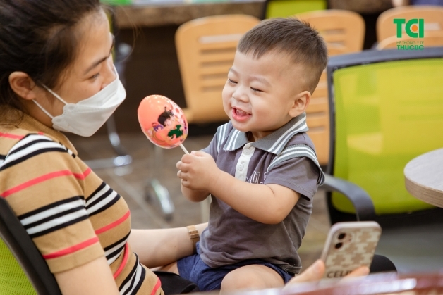 chăm sóc bé mọc răng hàm