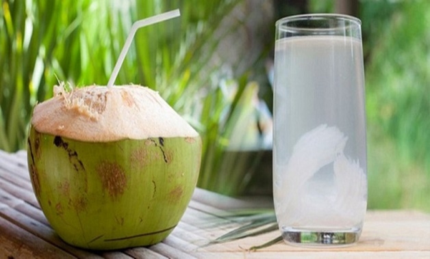 nước dừa trong thực đơn giảm cân cho người đau dạ dày
