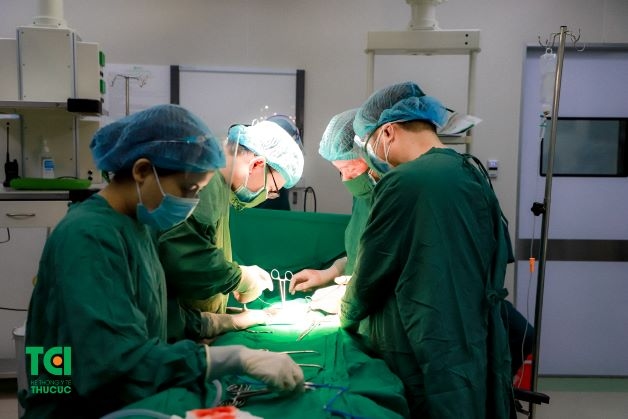 Trường hợp u nang buồng trứng gây đau nhiều và ảnh hưởng tới chức năng buồng trứng, người bệnh cần được tiến hành phẫu thuật, phòng ngừa biến chứng bệnh