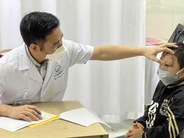 Biến chứng nguy hiểm của lồi mắt