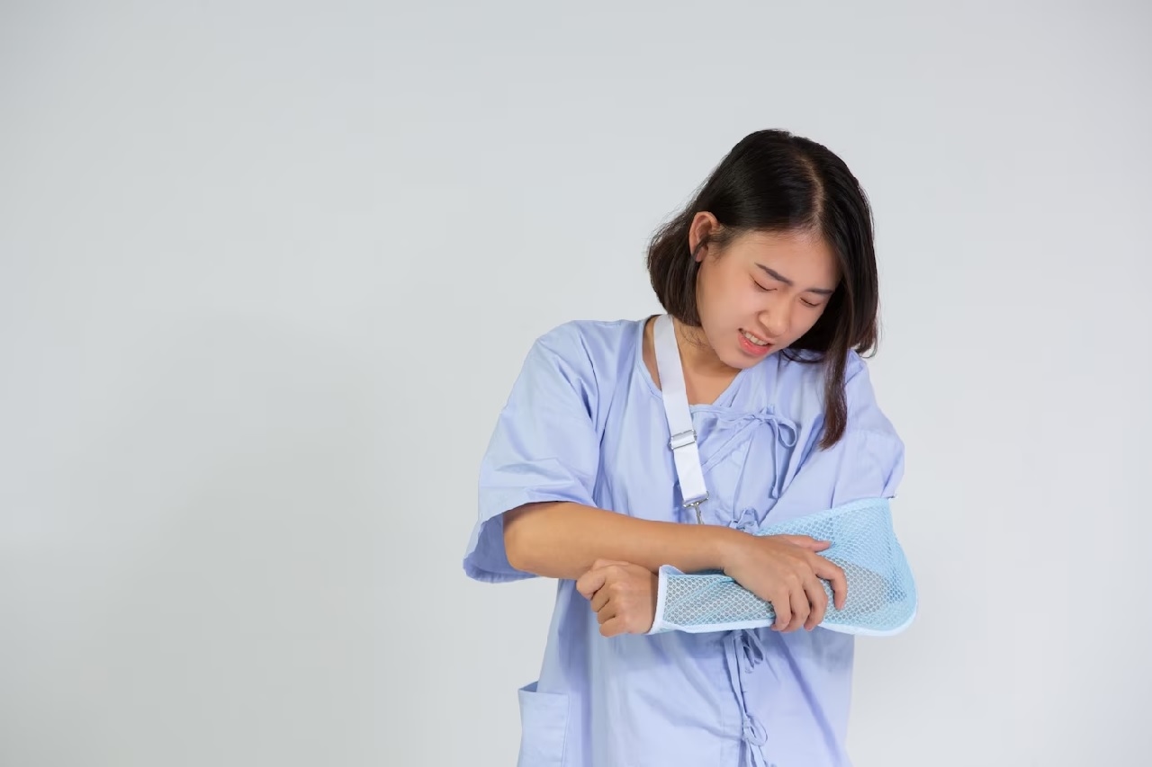 Đau khớp khuỷu tay: Biểu hiện, nguyên nhân và cách điều trị