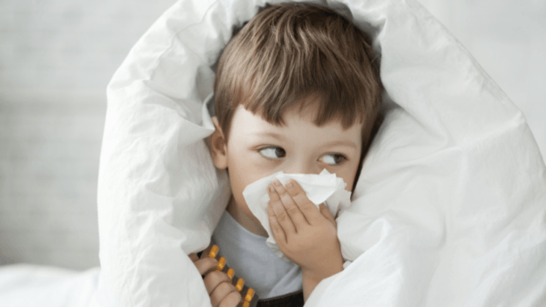 làm gì khi trẻ bị cảm lạnh