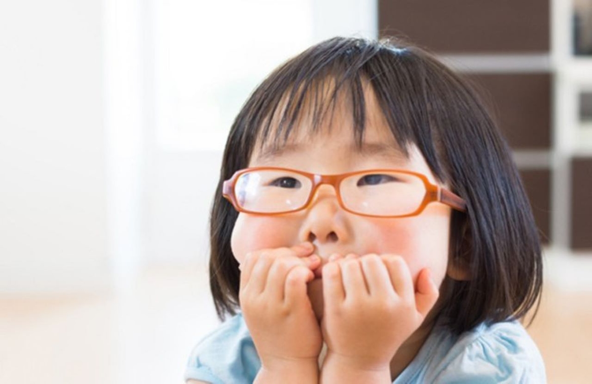Tật loạn thị ở trẻ em có chữa được không? Giải pháp