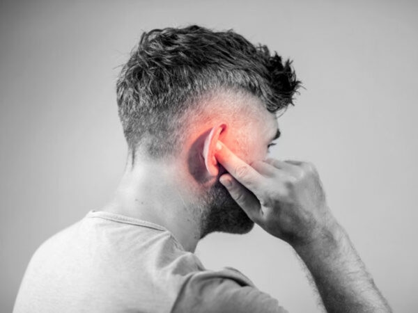 Ù tai là dấu hiệu của ung thư vòm họng sớm
