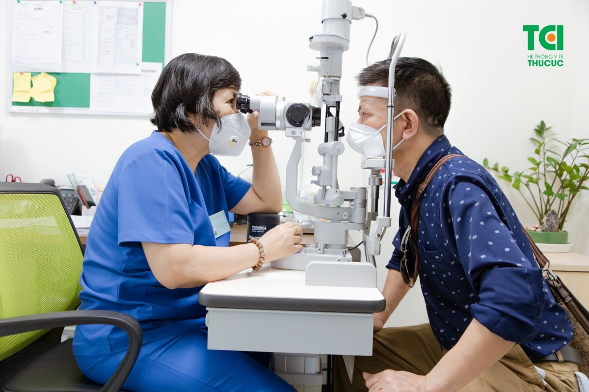 Tìm lại ánh sáng cho bệnh nhân 61 tuổi bị đục thủy tinh thể nặng