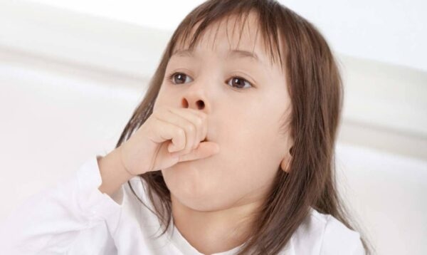Bé ho nặng hơn ở giai đoạn khởi phát khi mắc ho gà