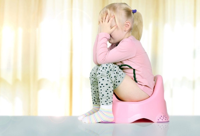 Cách chữa táo bón ở trẻ em: 2 lưu ý cốt lõi