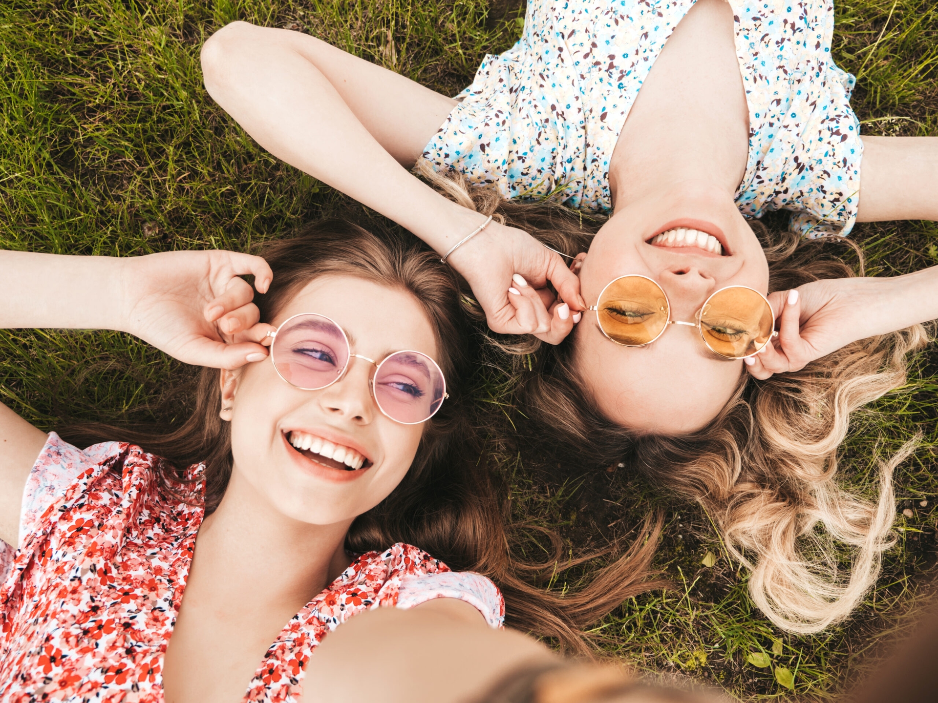 Có rất nhiều người đang băn khoăn có nên cắt kính cận đổi màu?