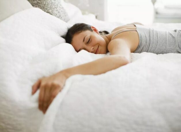Phòng ngủ với nhiệt độ phù hợp, sạch sẽ cũng là cách cải thiện giấc ngủ