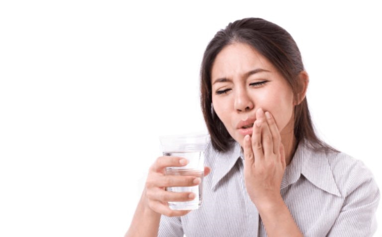Cách khắc phục tình trạng răng ê buốt khi uống nước lạnh