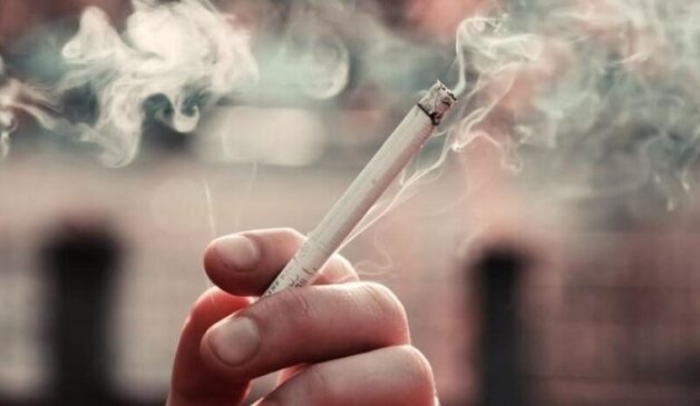 Khói thuốc tác động xấu đến người hút và cả những người xung quanh, gây ra nhiều bệnh lý nguy hiểm