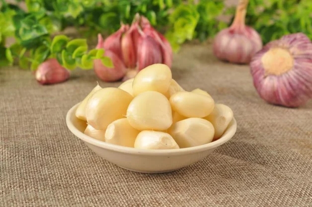 Gan nhiễm mỡ ăn gì? Tỏi là gia vị dễ tìm và kết hợp được với nhiều món ăn