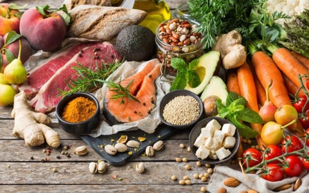 Nhóm thực phẩm giàu omega-3 cung cấp nhiều dưỡng chất tốt cho não bộ, giúp phòng ngừa đột quỵ