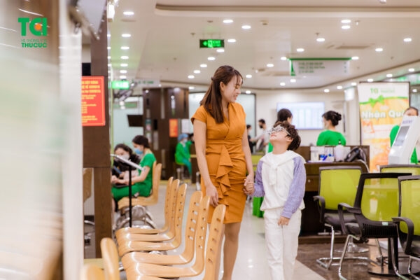 Cách chọn kính viễn thị đơn giản