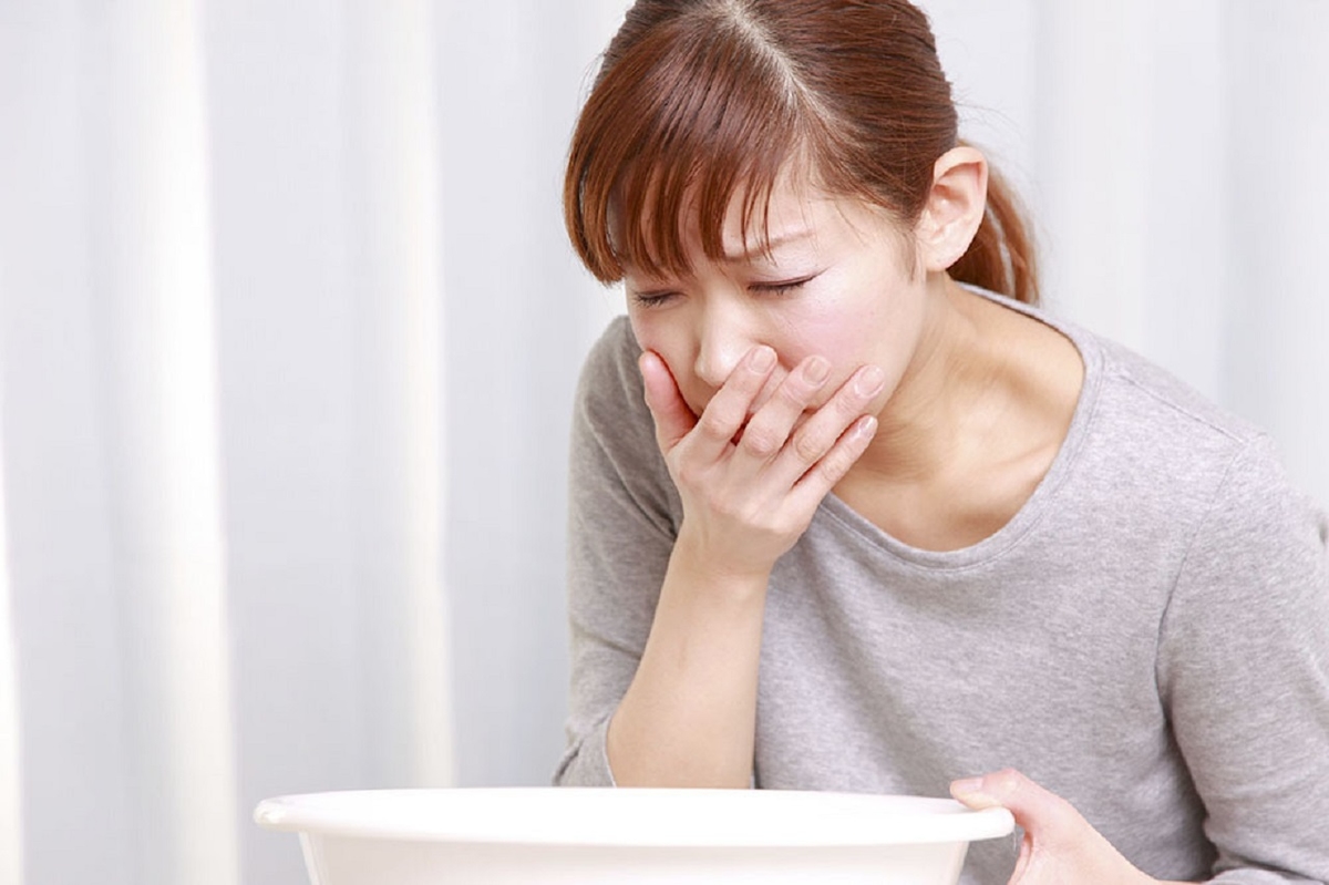 Đau dạ dày buồn nôn: Biểu hiện và cách điều trị