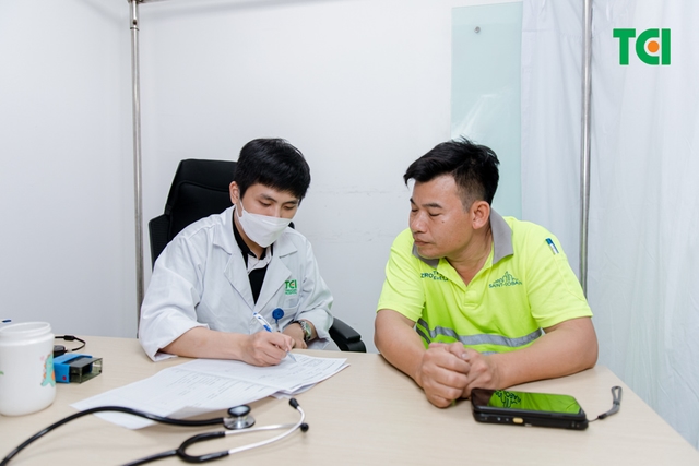Ảnh Khám sức khỏe Công ty  Vĩnh Tường