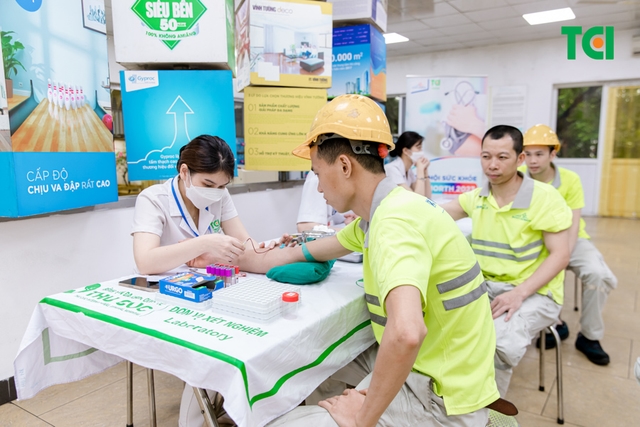 Ảnh Khám sức khỏe Công ty  Vĩnh Tường