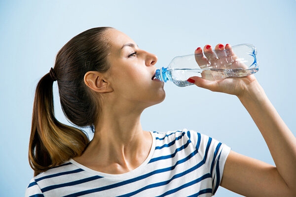 Uống đủ nước giúp phòng tránh bệnh trĩ