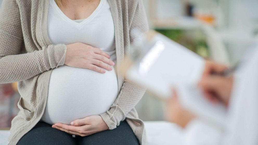 Căn bệnh đậu mùa khỉ có thể được chuyển sang mẹ bầu thông qua tiếp xúc gần với người mắc bệnh