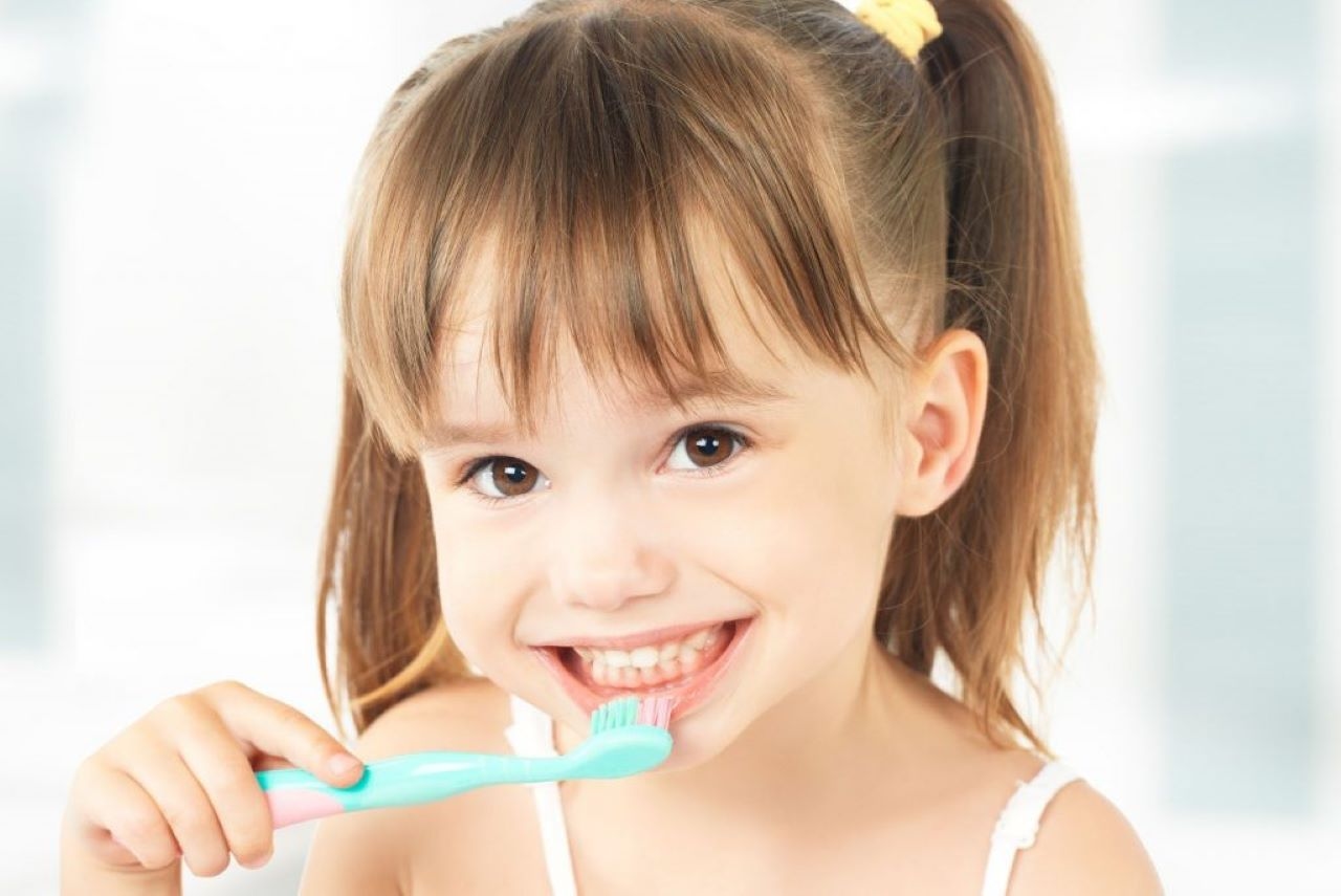 Bí quyết chăm sóc răng cho bé 2 tuổi