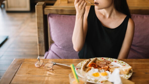 ợ nóng trào ngược dạ dày