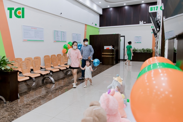 Ảnh Tặng quà 1/6 cho bé