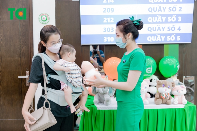 Ảnh Tặng quà 1/6 cho bé