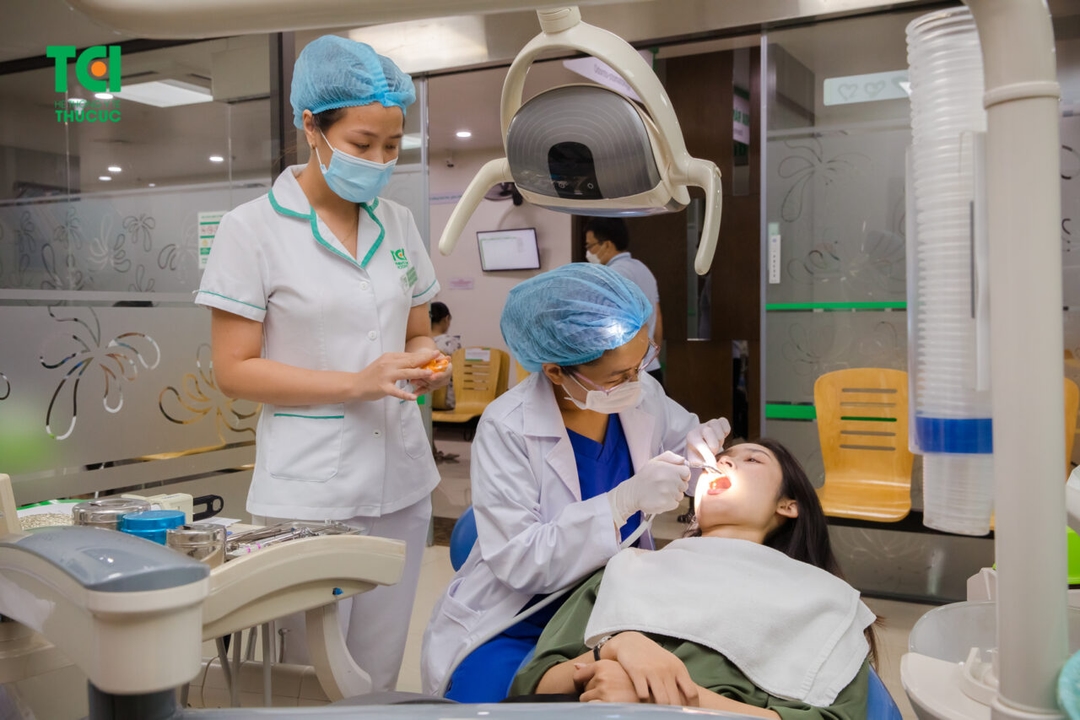 Khắc phục răng cửa bị răng cao răng thấp