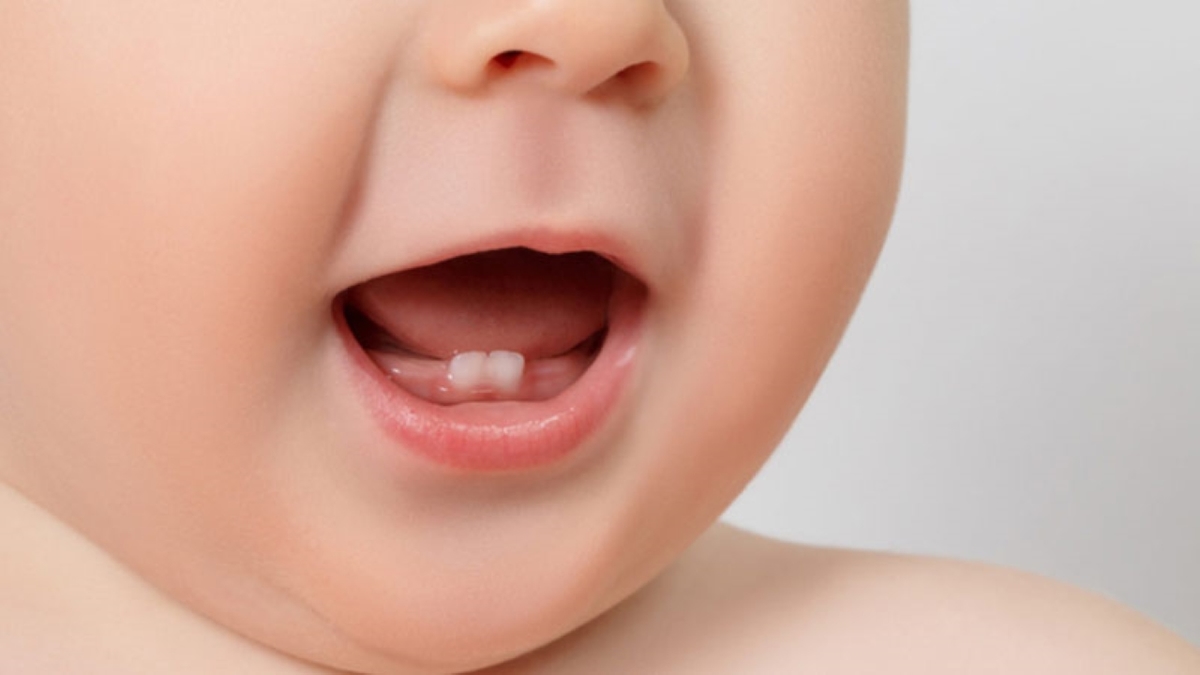 Trẻ 4 tháng mọc răng chưa và cách chăm sóc