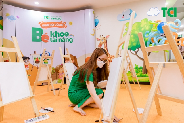 Ảnh Tặng quà 1/6 cho bé