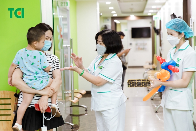 Ảnh Tặng quà 1/6 cho bé