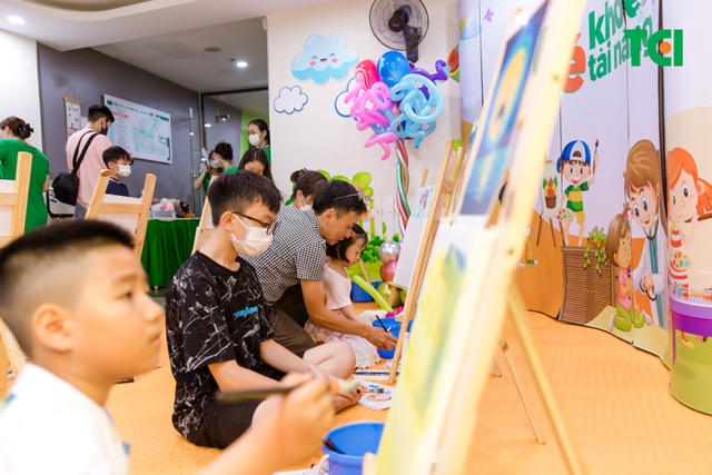 Ảnh Tặng quà 1/6 cho bé