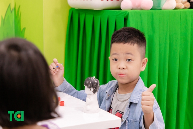 Ảnh Tặng quà 1/6 cho bé