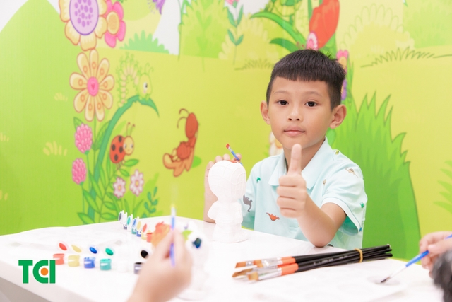 Ảnh Tặng quà 1/6 cho bé