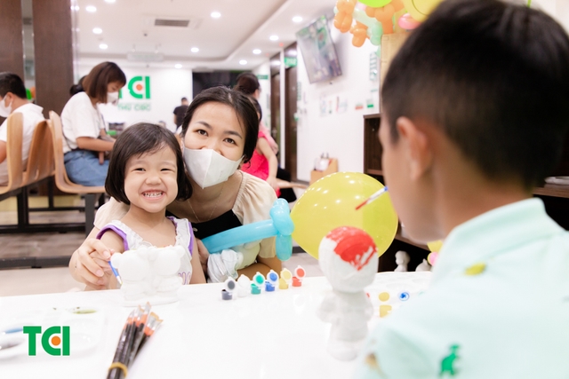 Ảnh Tặng quà 1/6 cho bé