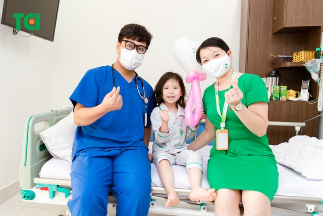 Ảnh Tặng quà 1/6 cho bé