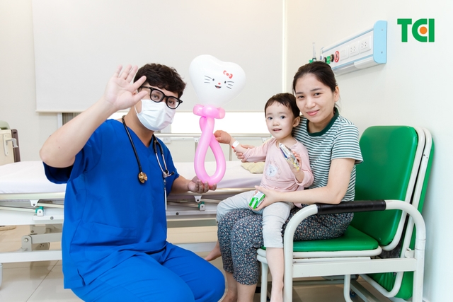 Ảnh Tặng quà 1/6 cho bé