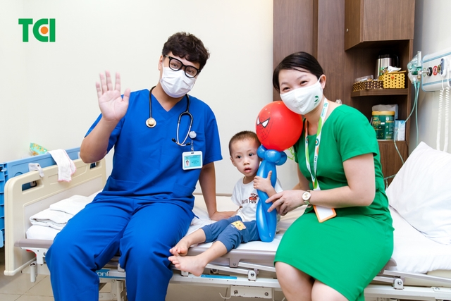 Ảnh Tặng quà 1/6 cho bé