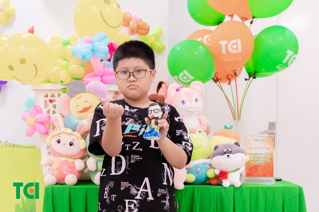 Ảnh Tặng quà 1/6 cho bé
