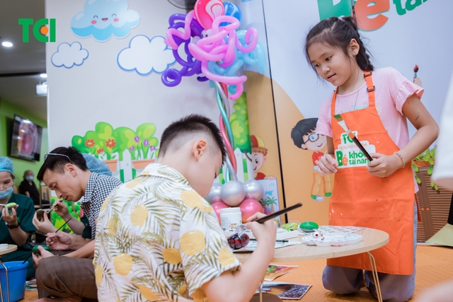 Ảnh Tặng quà 1/6 cho bé