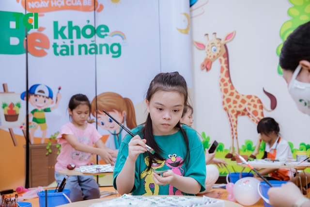 Ảnh Tặng quà 1/6 cho bé