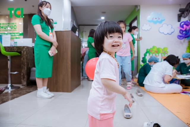 Ảnh Tặng quà 1/6 cho bé
