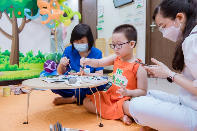 Ảnh Tặng quà 1/6 cho bé